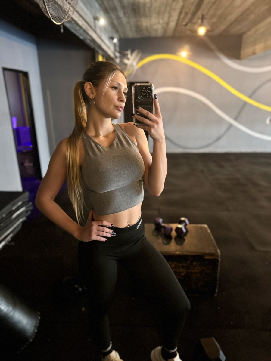 Lily 💌 tweet media