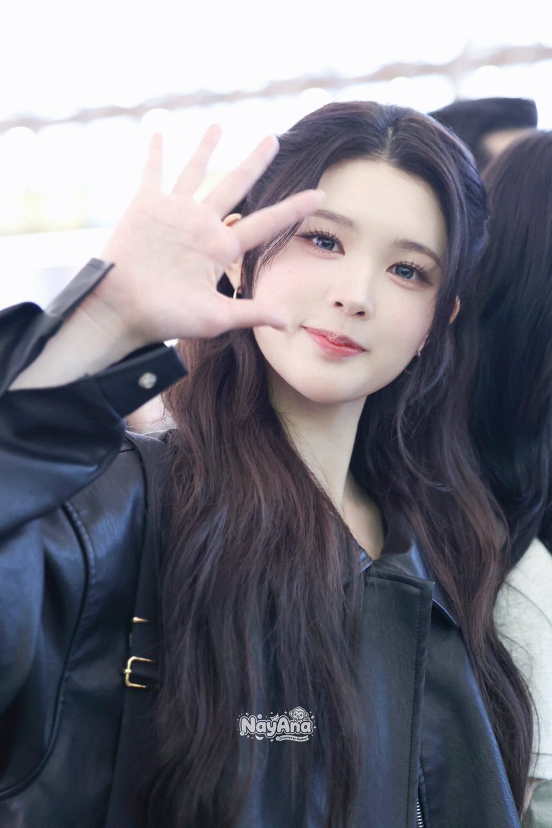 NayAna_H2H's tweet image. 260315_ICN✈️
🙂☺️🥰😍
#Ana #에이나 #노유나 #魯惟娜
#Hearts2Hearts #하츠투하츠 #H2H #하투하