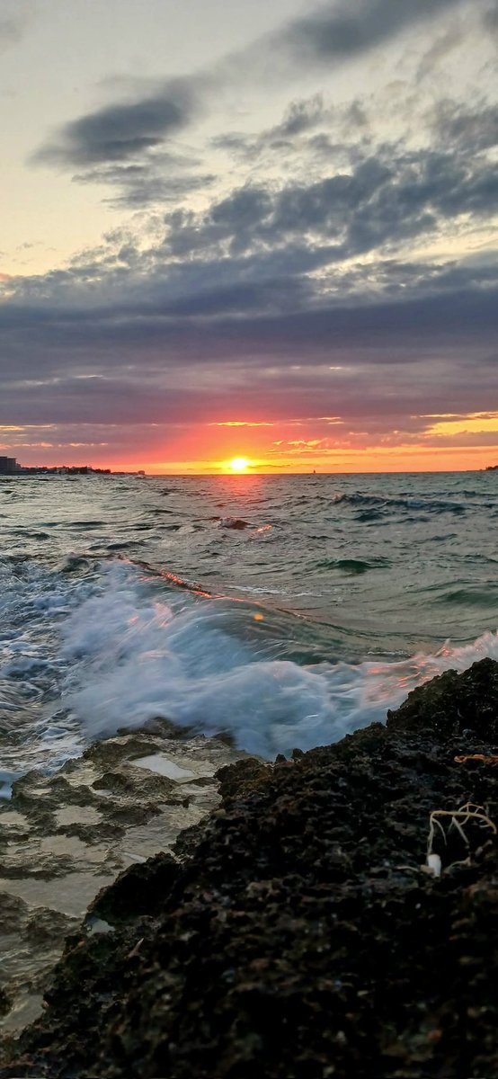 Guidetojoy1's tweet photo. @DMiller52325459 Nassau, Bahamas 
🌊🌅 https://t.co/WBe9UaTfK6