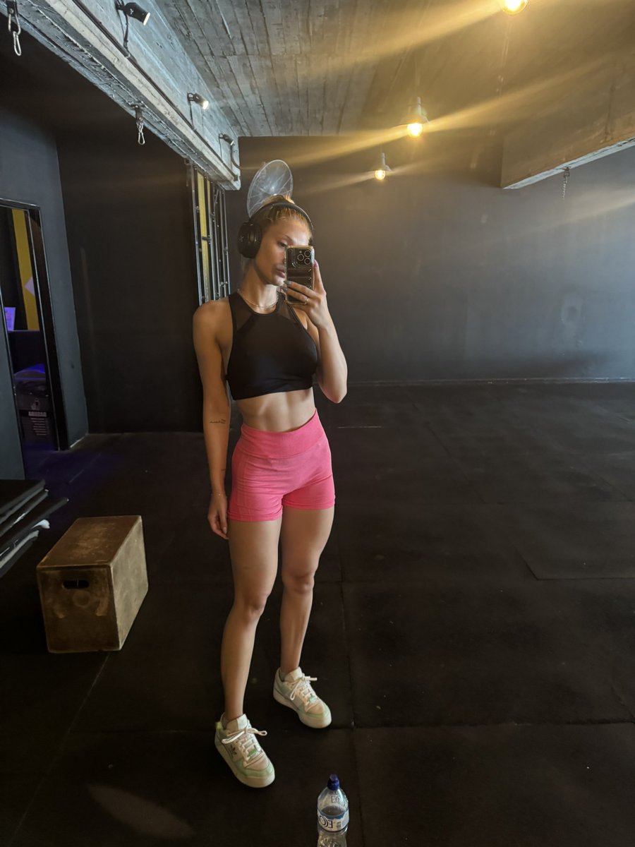 Lily 💌 tweet media