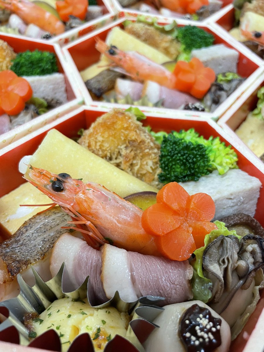 桜も散り、気付けば4月も後半…GW連休の予定は決まりましたか😆？

先日、5月のカレンダーUPしましたが、満席の日があります🗓️
4/28(火)…夜🈵
5/3(日)…昼・仕出し🈵
5/4(月)…昼・仕出し🈵

詳しい予約状況はお問合せください🙇