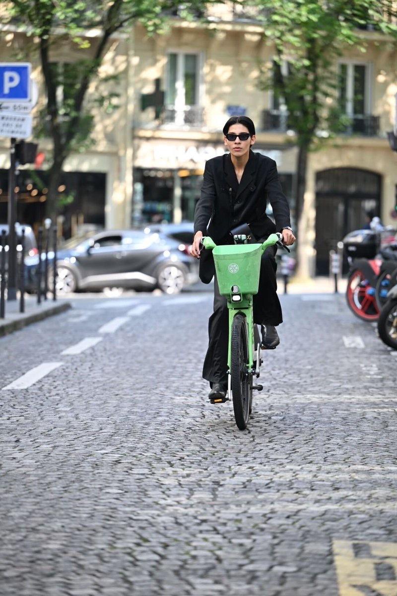 【新着】Snow Man ラウールがパリで乗りこなす姿も話題に、シェアモビリティ大手ライムの「ライム バイク」がついに日本上陸。電動自転車の導入はアジア初。