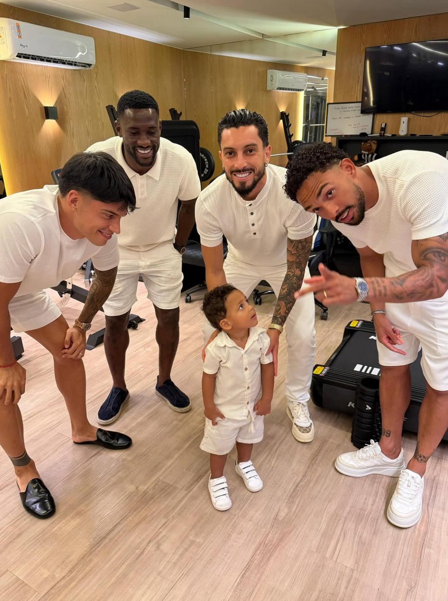 PedroPPBoficial's tweet photo. Ano novo? 🤍 https://t.co/CS2vtm3cst