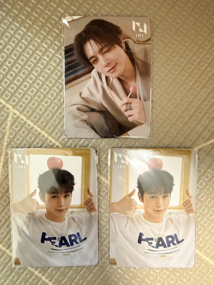 マ  ユ tweet media