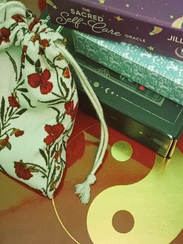 FREE READING OPEN yah!⭐
1 Orang 1 Pertanyaan. 
No DM, Reply langsung aja dibawah.

*Dijawab berdasarkan panggilan. Tidak semuanya akan dijawab. 

Diniatkan agar postingan ini ditemukan oleh orang yang tepat. InsyaAllah🌹

RT &amp; Likes sangat diapresiasi✨Let's go!