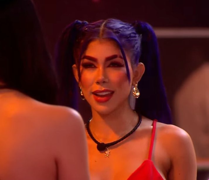 La verdadera besa rico es Alexa y ni modo 🤤💋💜 #LaCasaDeLosFamososCol3