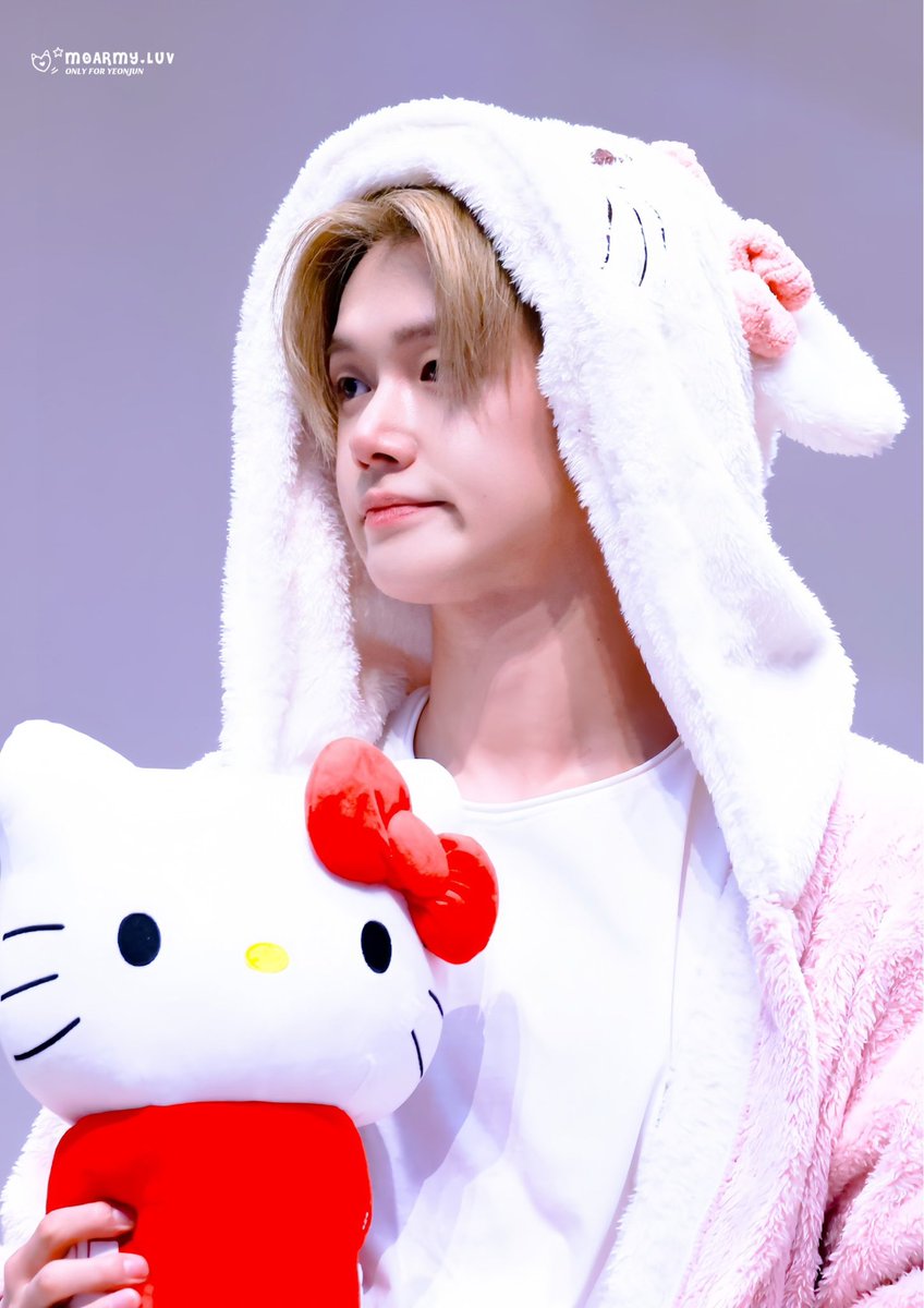 Moarmyluv's tweet photo. 260422 팬싸 🦊
헬로 연키티~ 야옹~  ฅ^•ﻌ•^ฅ

#연준 #YEONJUN #ヨンジュン https://t.co/mI4mcs0Qye