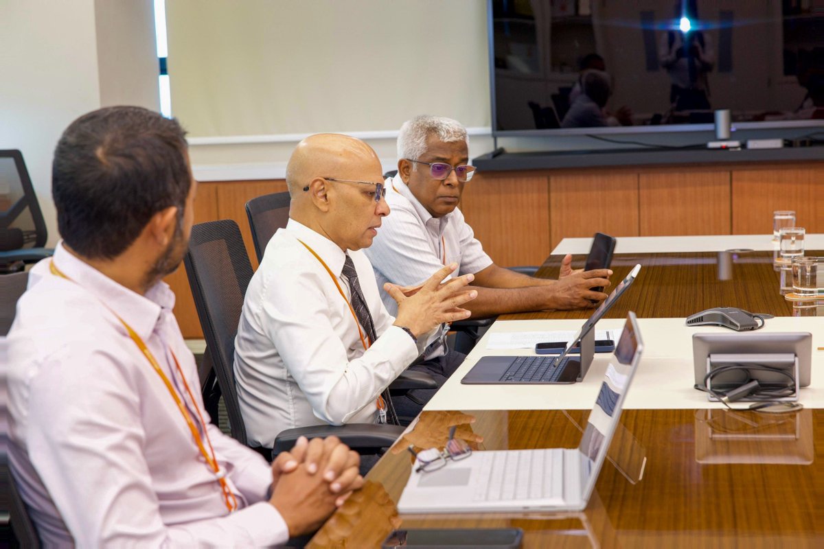 Minister Ali Shareef visited <a href="/Dhiraagu/">Dhiraagu</a> and held constructive discussions with the CEO Mr. Ismail Rasheed and the senior management on potential areas of collaboration to further strengthen the environment sector.

The visit also included a tour of Dhiraagu’s facilities, followed