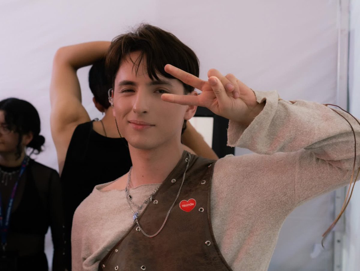 Q_ARE PICS tweet media