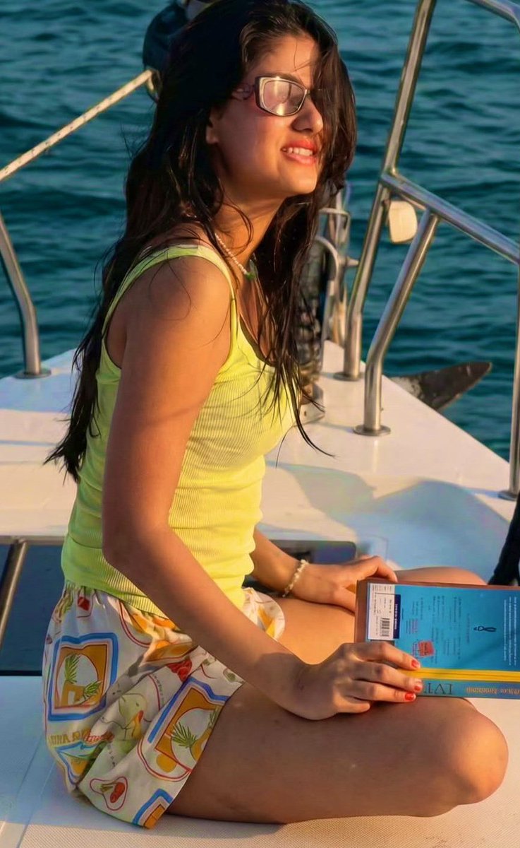 Mani74261082's tweet photo. Trending Beautiful Actress AnaswaraRajan Thread 👇 https://t.co/gyVrfd3ocQ
