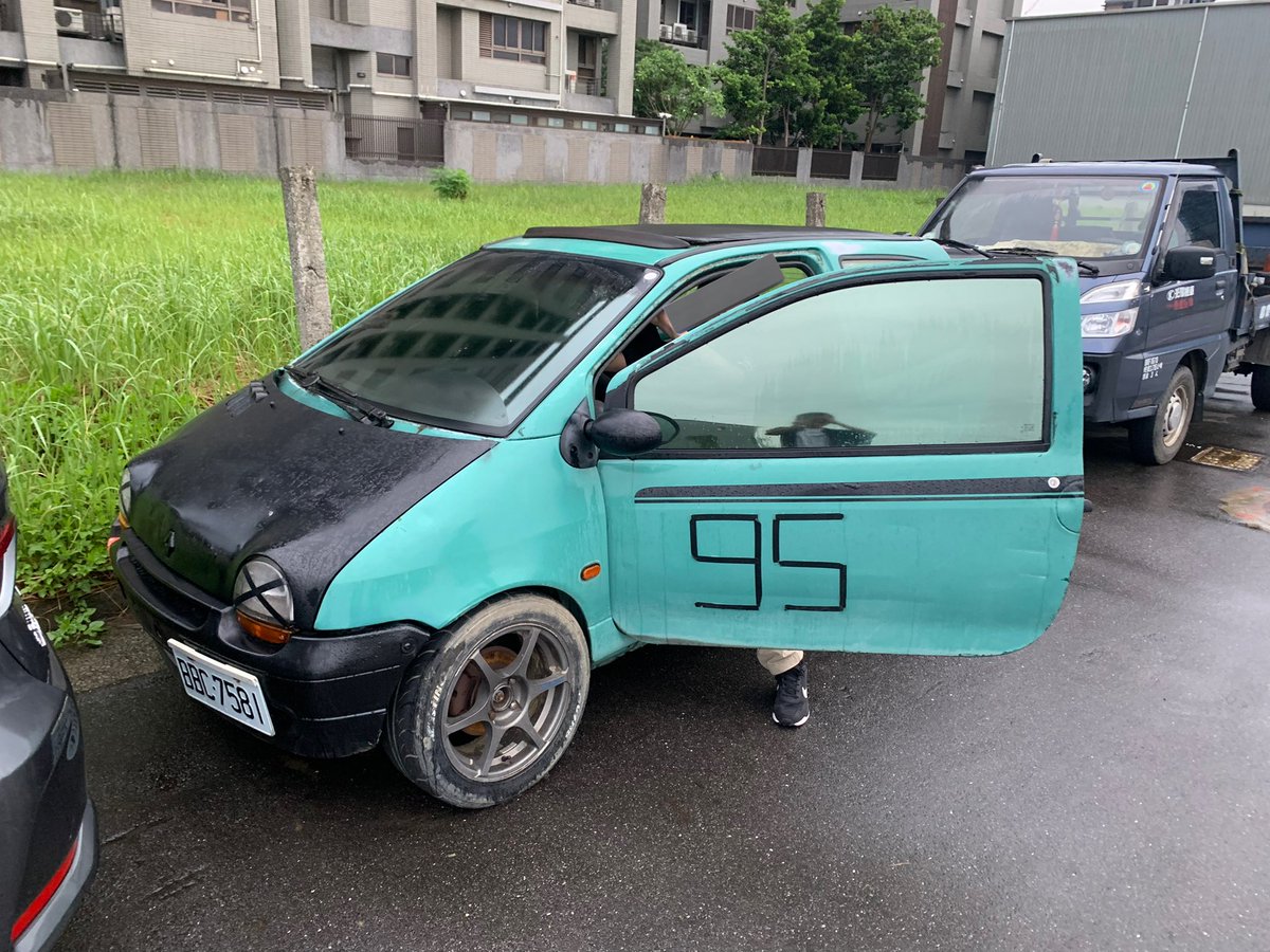 twuchanaviation's tweet photo. この車台湾行った時にバトルマシンにされてたな https://t.co/LSC9eHq2RV
