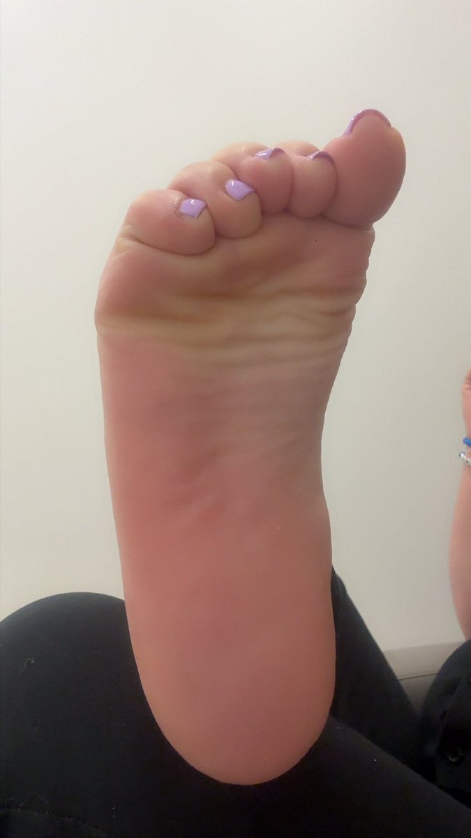 pretty pink piggies tweet media