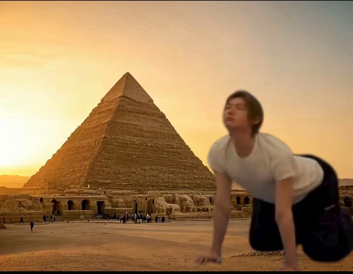 팬분 프사보고 ㅈㄴ충격먹은듯ㅋㅋㅋㅋ
마틴: 나 왜 피라미드에서 트월킹중인거야💀