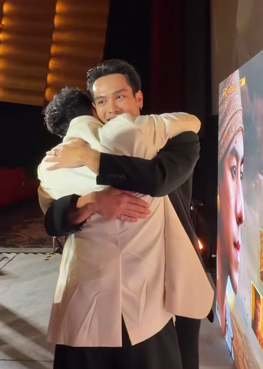 แอชชี่เป็นมัมหมีร่าเริง 🌈 tweet media