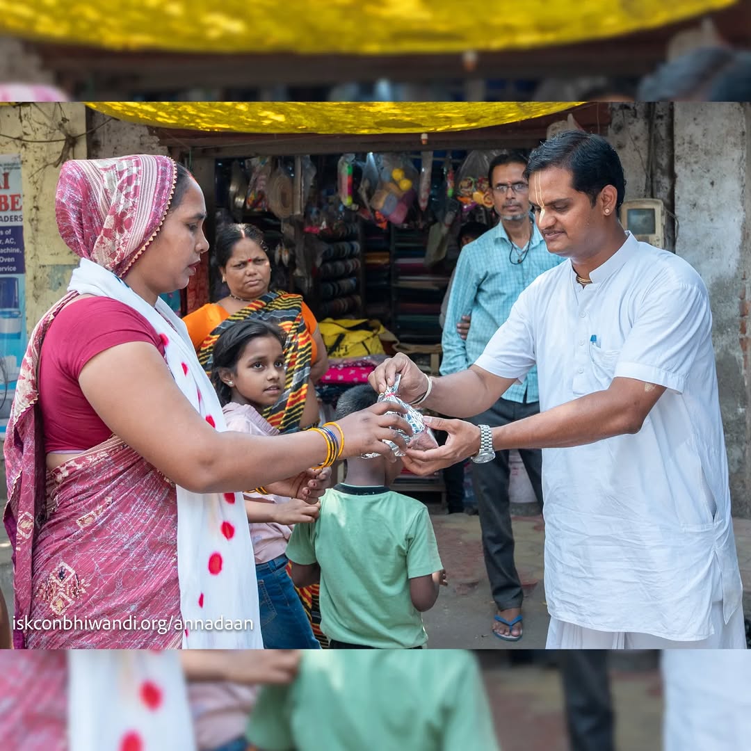 IskconBhiwandi's tweet image. Annadaan moments from Anjur Phata 🙏
Serving meals, spreading smiles, and sharing kindness.
Support us: iskconbhiwandi.org/annadaan
#Annadaan #Seva #Kindness
