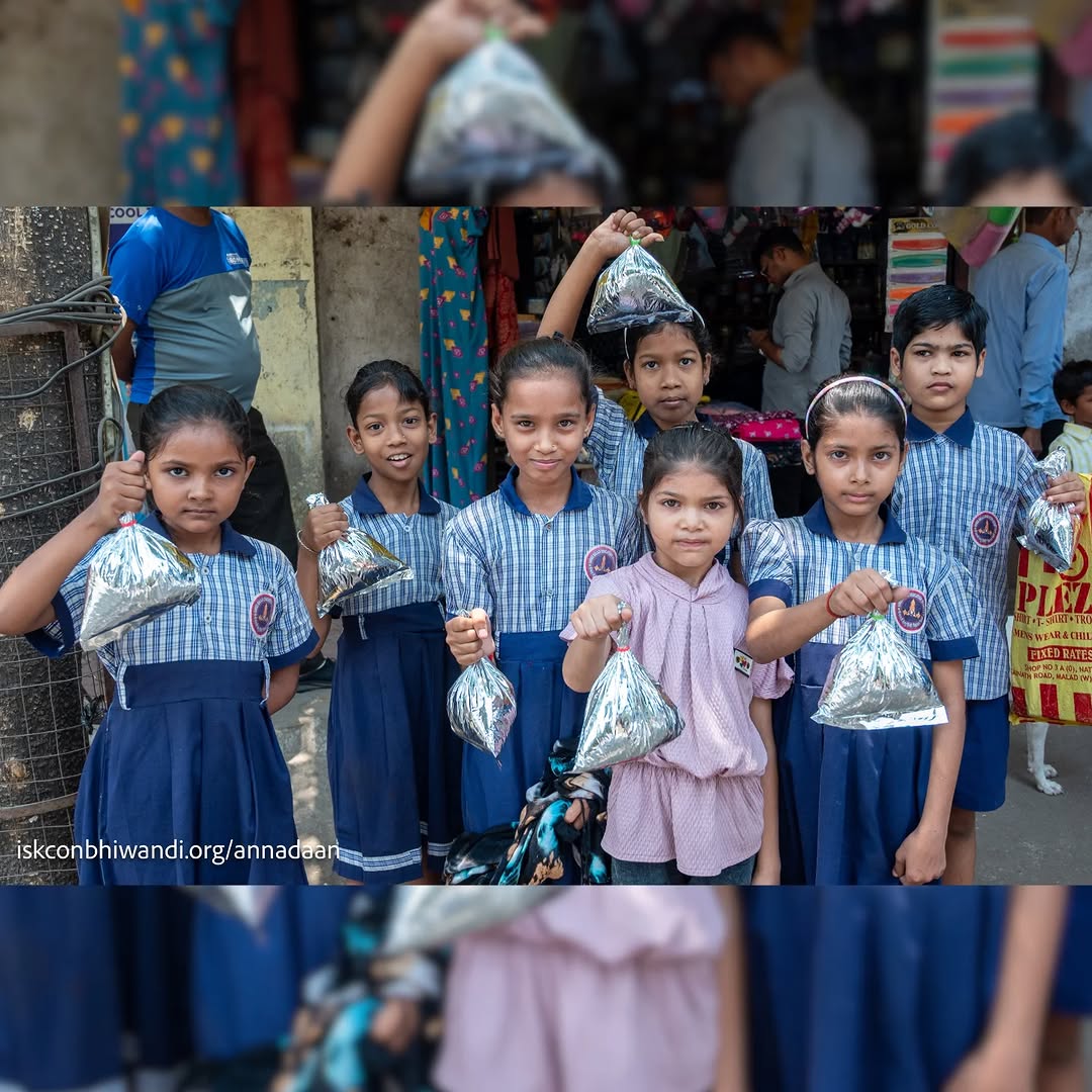 IskconBhiwandi's tweet image. Annadaan moments from Anjur Phata 🙏
Serving meals, spreading smiles, and sharing kindness.
Support us: iskconbhiwandi.org/annadaan
#Annadaan #Seva #Kindness