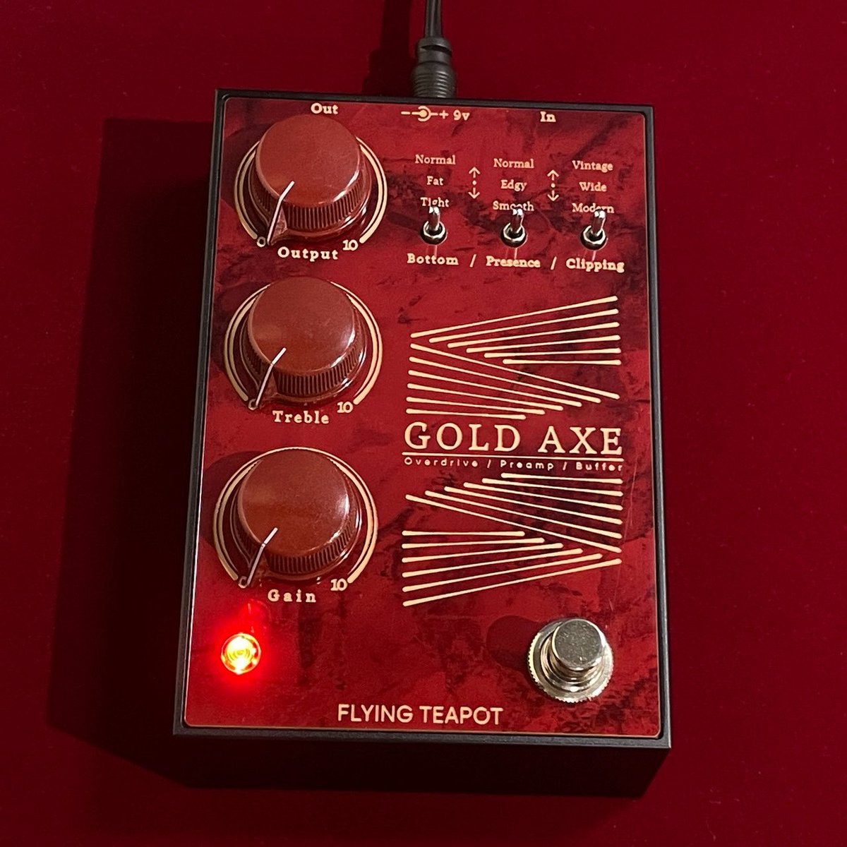 ROCKINN_namba's tweet photo. 【#ロックイン難波】市場在庫希少です!「#flyingteapot」ドライブペダル"Gold Axe"の限定カラー★絶対的名機をモチーフに3×3×3の計27パターンの豊富なバリエーションを搭載!非常にカッコいい外観です★当店在庫1台のみとなりますのでぜひ!
#GoldAxe レッドマーブル →https://t.co/PQMLzSFKBj https://t.co/DkssIaxEsJ