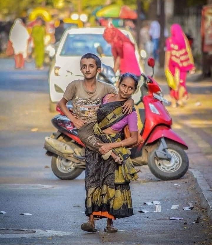 ماں کی محبت
سب محبتوں کی ماں ہوتی ہے 
#قومی_زبان