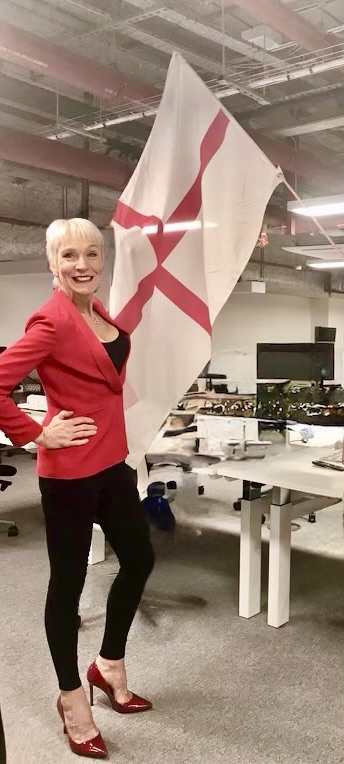 DawnNeesom's tweet image. Happy St George's Day 🏴󠁧󠁢󠁥󠁮󠁧󠁿 Celebrating live @GBNews with @tomhfh 12-3. Come &amp;amp; have a pint of traditional English warm beer with us 😉 #GBNews #StGeorgesDay #England