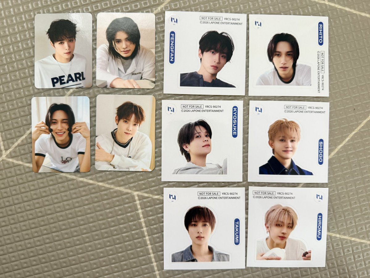 マ  ユ tweet media