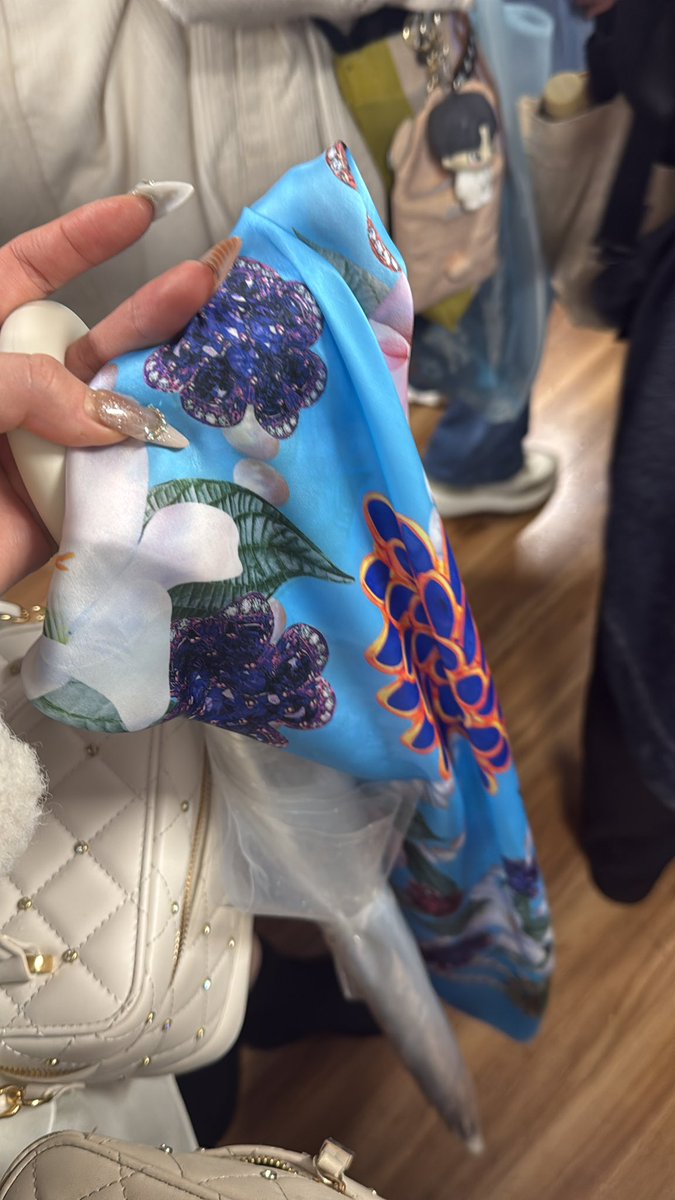 190430_'s tweet image. FCブース入り口付近にて蓮くんのプロデュースグッズ拾いました！
ブースのスタッフさんに預けてます
#JO1
#EIEN_OSAKA_0423