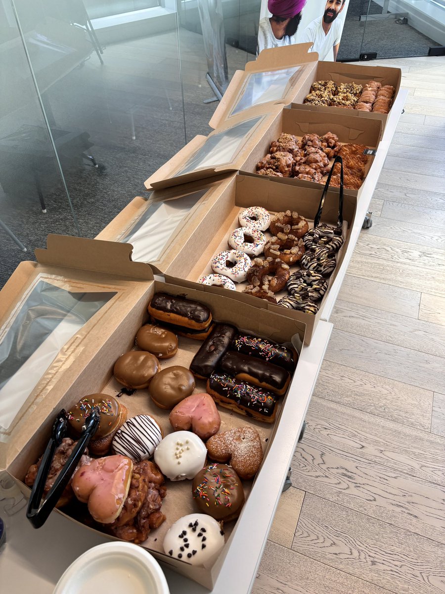 yoko177_english's tweet image. #今日の積み上げ
✅ハノン ロジック
✅Speaking
✅オンライン英会話
✅英語日記

今日は大学の教授陣との交流会に参加しました。タイムマネジメント、シラバスの読み込み、今後のキャリアについて良いお話きけました。明日はIn-personなので楽しみ！
#MBA #バンクーバー