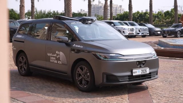 RasheedMemon's tweet image. 🚖 Driverless taxis hit the roads in Dubai 🇦🇪 

Launched March 30, now operating in Umm Suqeim &amp;amp; Jumeirah with 100 vehicles. 
Backed by Apollo Go &amp;amp; WeRide
@BizLinkFZE 

#Dubai #Driverless #FutureTech #SmartCity
