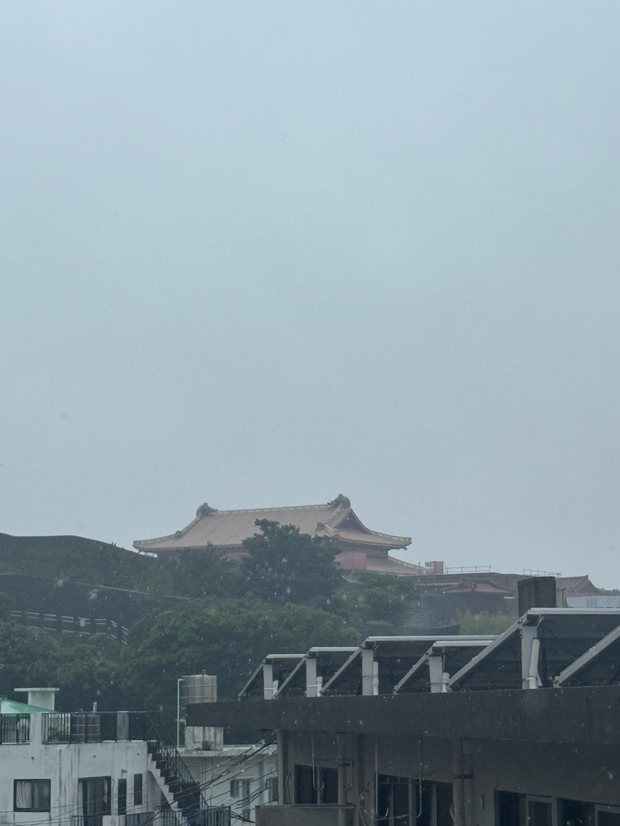 雨☔

首里城