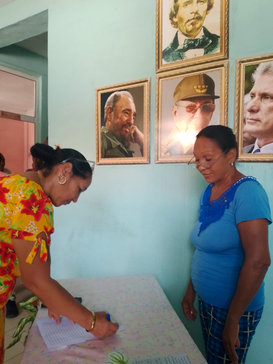 dme_manueltames's tweet photo. Reafirma #EducaciónManuelTames su firma por la Patria 🇨🇺, por la paz y contra el bloqueo. Porque #CubaEstáFirme https://t.co/CEDkgjFo39