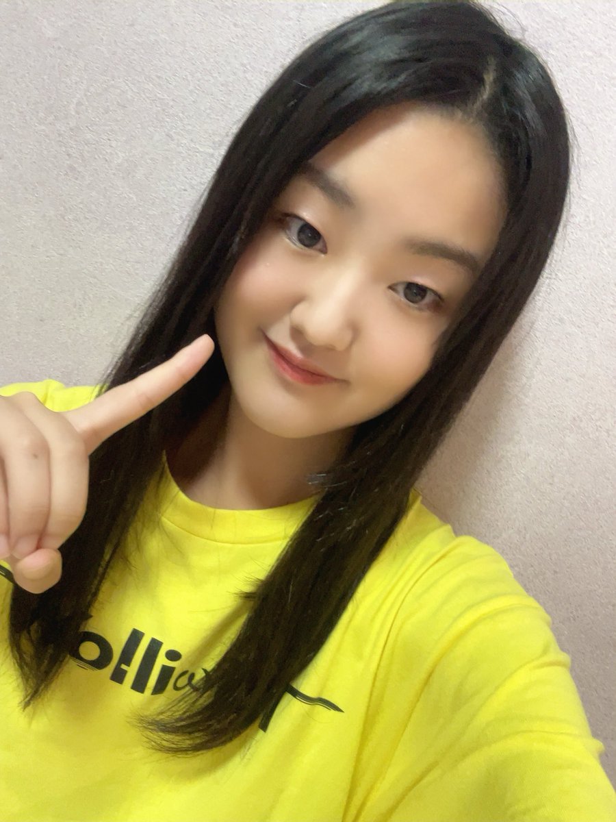 今日は、午後から夜まで授業です🌌✍️
頑張ってくるねぇ！

#はいうぃろう｡ #アイドル #木村月奈