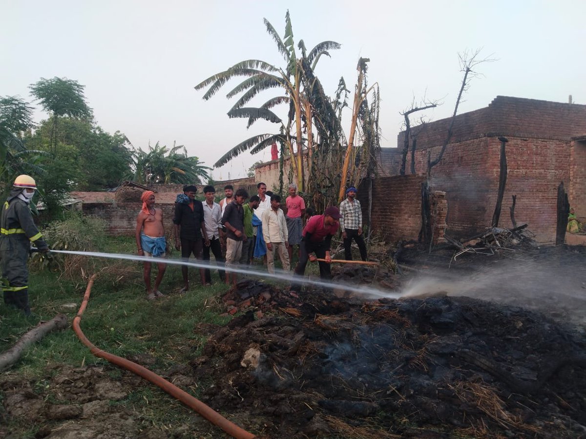 bstvlive's tweet image. श्रावस्ती

➡आग लगने से दो घर जलकर राख
➡छप्पर और पूरी गृहस्थी जलकर राख
➡गेहूं, धान, कैश, अन्य सामान भी जला
➡इकौना थाना के गणेशी जोत की घटना

#Shravasti #Fire #UttarPradesh @fireserviceup @dmshravasti