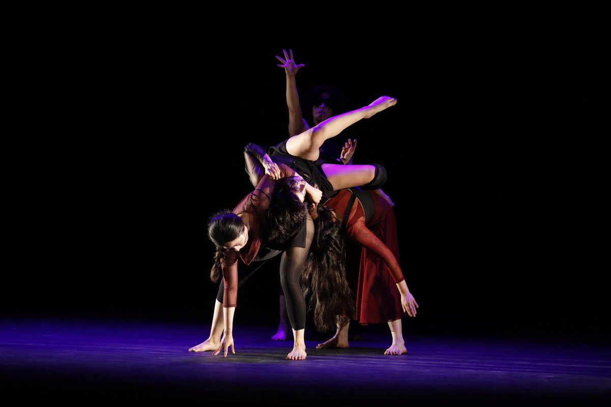 CulturaCiudadMx's tweet photo. ¡Preciosa función en el 19⁰ Encuentro Plural de Danza! 🎭
En el Teatro Sergio Magaña, donde la escena contemporánea y la diversidad de propuestas coreográficas se hacen presentes.

Este encuentro buscará seguir siendo una espacio idoneo para reunir todas las expresiones que tengan que ver con el movimiento, el cuerpo y la danza.