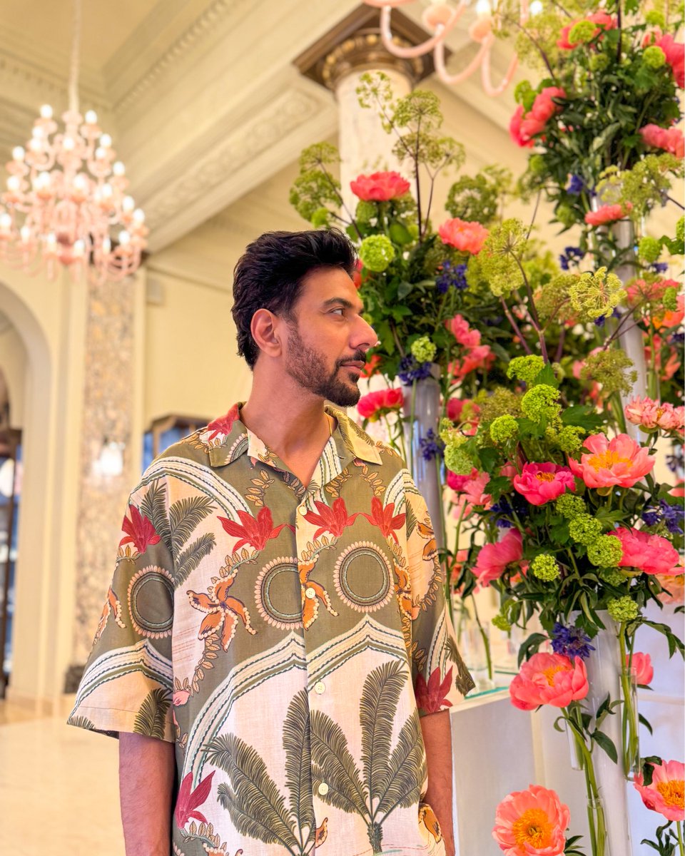 ranveerbrar's tweet photo. Trying a Camo effect! 🤪
.
.
.
#ranveerbrar #camouflaged #florals https://t.co/TdL4mvKoaG