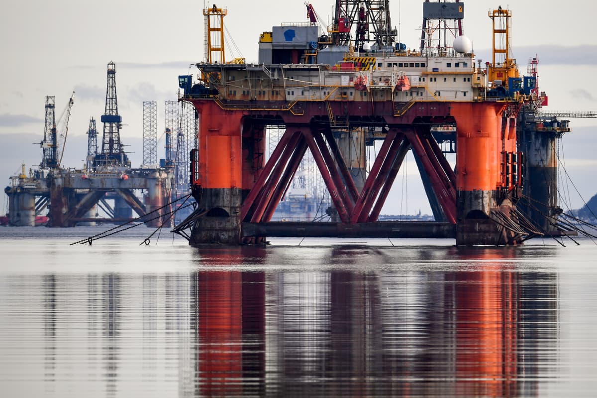 'Industrial catastrophe' warning as unions rally against North Sea oil and gas decline as green jobs lost trib.al/hMAWrey