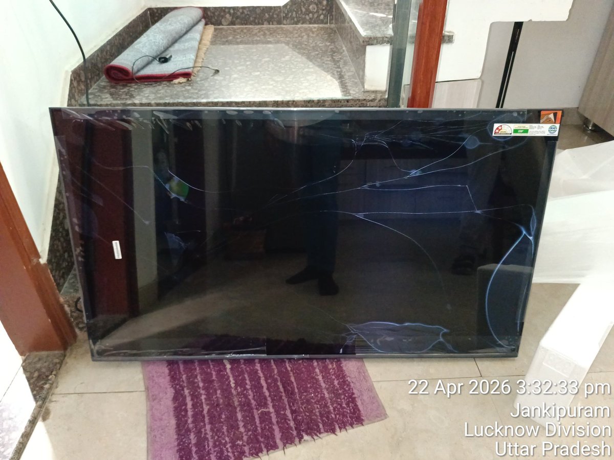 gangwar_ts's tweet photo. @delhivery your service is pathetic , my item was declared yet you manhandled it and it was broken. Also I paid for insurance and yet you deny to honour it.@RCBTweets @BlueDart_ @ https://t.co/Lb1TJdbfmS