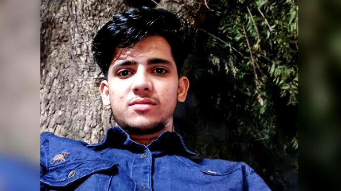 IndiaToday's tweet image. 𝐂𝐂𝐓𝐕 𝐭𝐫𝐚𝐢𝐥 𝐭𝐨 𝐚𝐮𝐭𝐨 𝐜𝐥𝐮𝐞: 𝐇𝐨𝐰 𝟏𝟓 𝐜𝐨𝐩 𝐭𝐞𝐚𝐦𝐬 𝐭𝐫𝐚𝐜𝐤𝐞𝐝 𝐈𝐑𝐒 𝐨𝐟𝐟𝐢𝐜𝐞𝐫'𝐬 𝐝𝐚𝐮𝐠𝐡𝐭𝐞𝐫'𝐬 𝐤𝐢𝐥𝐥𝐞𝐫

Read more: intdy.in/ej58mq 

#CCTV #Delhi #DelhiMurder #IRSOfficer