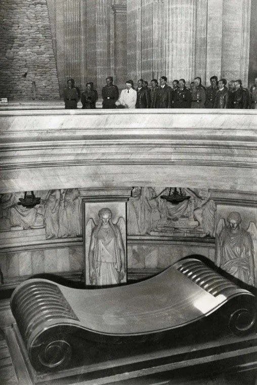 Hitler At The Grave of Napoleon in Les Invalides (1940)