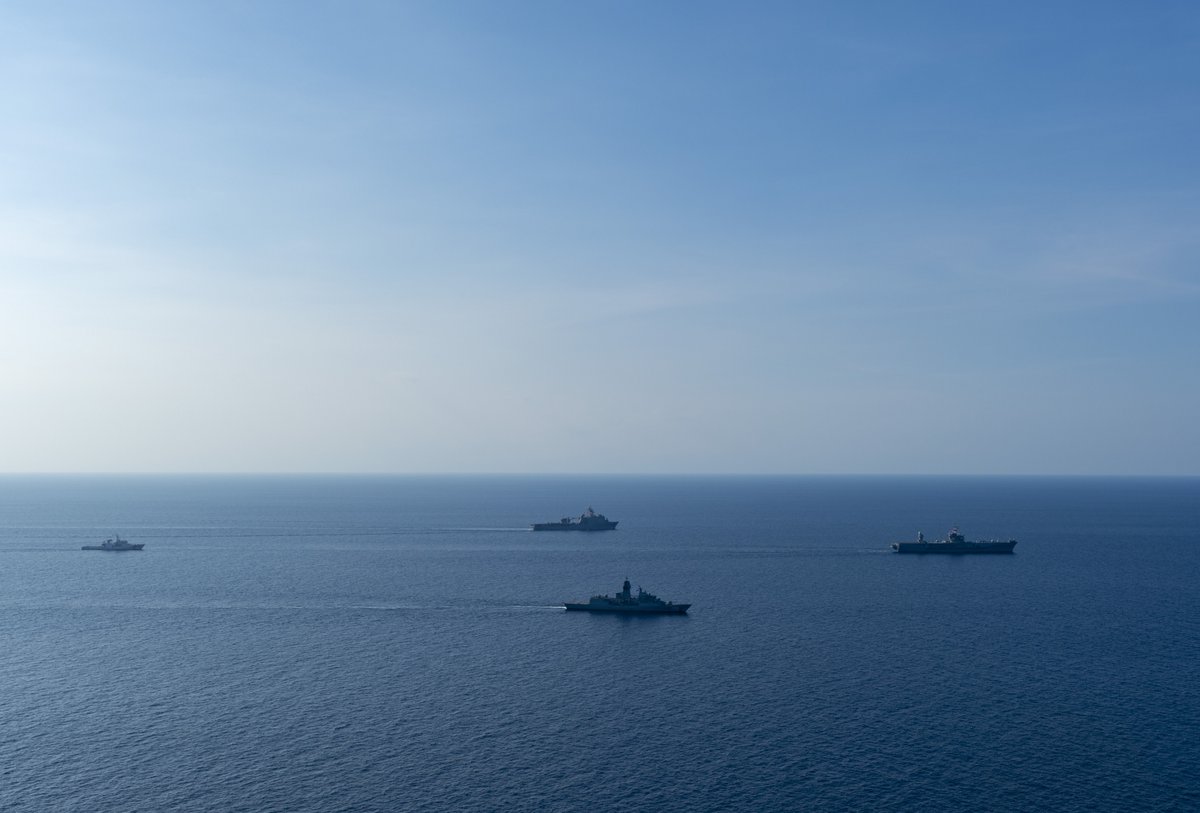 USS Blue Ridge recently wrapped up consecutive combined maritime operations alongside our partners and allies from the Royal Australian Navy 🇦🇺, and Philippine Coast Guard 🇵🇭, followed by Japan Maritime Self-Defense Force 🇯🇵.

Read more: https://t.co/yWomfTp1nS https://t.co/As0ohmpcFz
