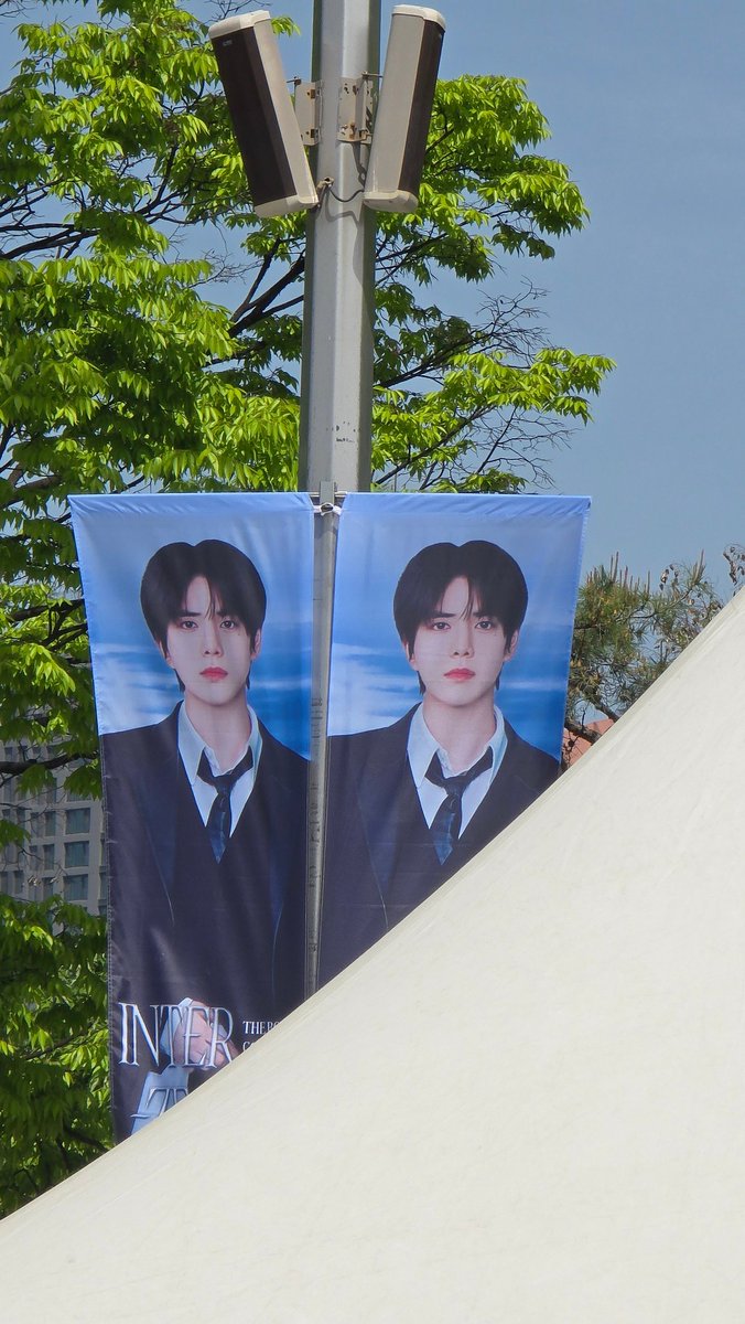 KYH_Global's tweet photo. Younghoon banner for INTER-ZECTION at KSPO Dome https://t.co/jy46ah4iUy