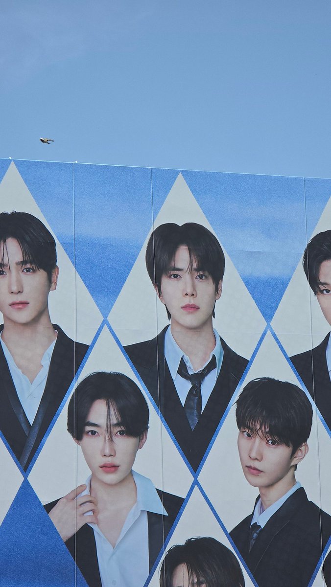 KYH_Global's tweet photo. Younghoon banner for INTER-ZECTION at KSPO Dome https://t.co/jy46ah4iUy