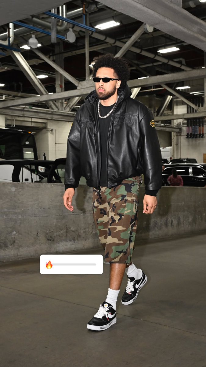 WhiteTamar1's tweet image. NBA player Cade Cunningham just spotted wearing the #GDRAGON Paranoise shoes 🔥

#peaceminusone #Nike 🌼✔️