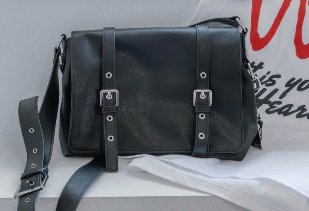 그냥 원필이가 들고 다니려고 나온 엠디잖아