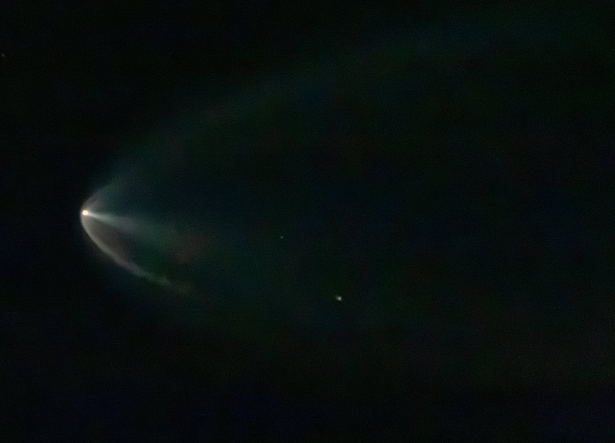 ShorealoneFilms's tweet image. (1) Another batch of @SpaceX @starlink sats blasts off from @SLDelta30 on a picture perfect SoCal night. This #Falcon9 booster (B1100.5) has been to space &amp;amp; back 5 times now WOW! Photo’s from above #Glendale 04-22-26