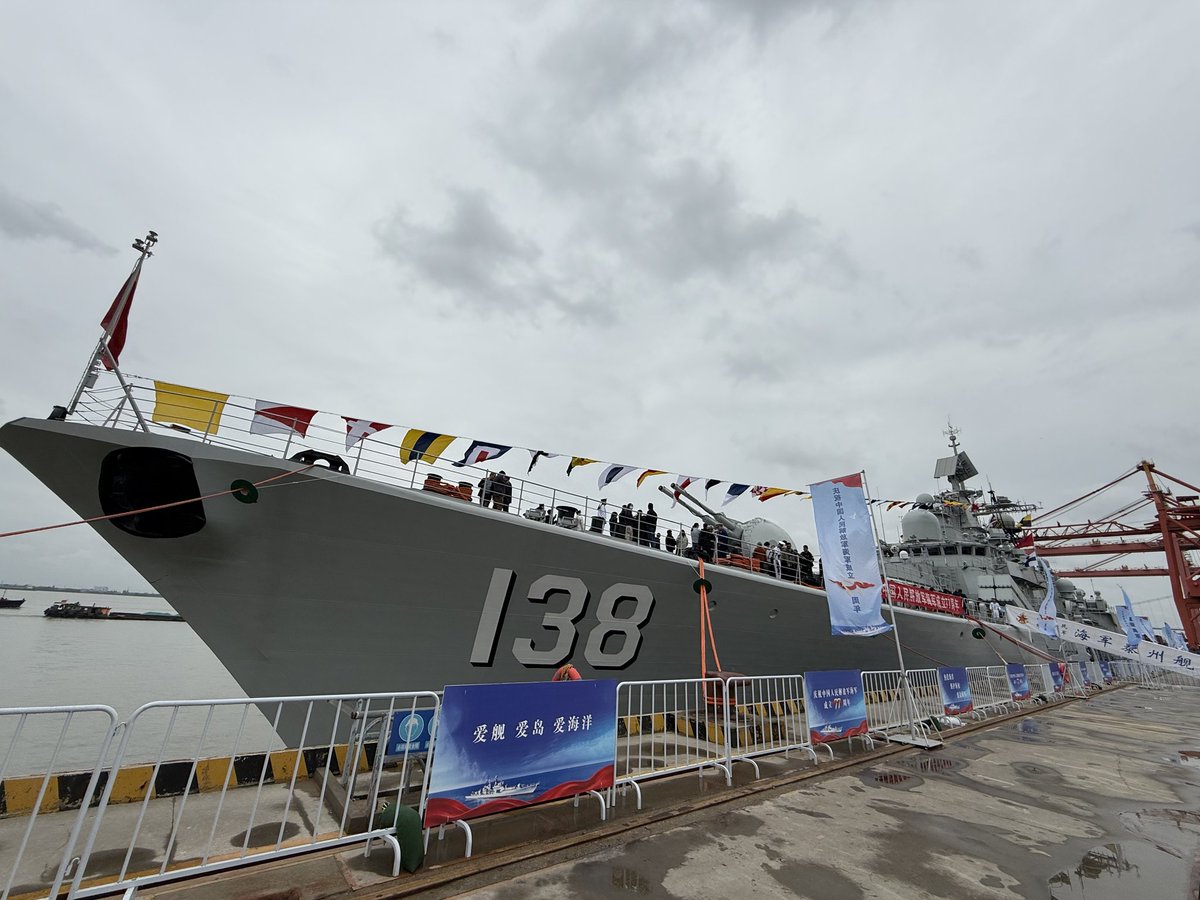 WenJian0922's tweet photo. 换装海红旗10防空武器系统，多功能干扰弹系统 https://t.co/Awtbe25VEf