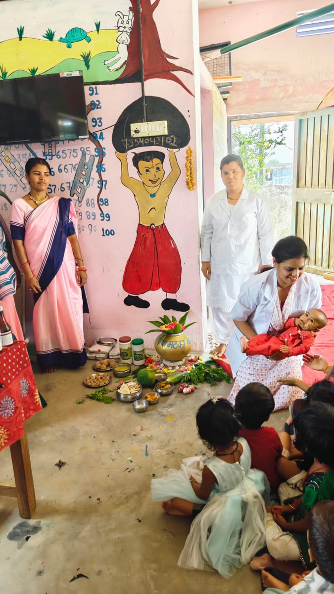 ProjsSeoni's tweet image. #सिवनी / कलेक्टर श्रीमती नेहा मीना के निर्देशन एवं जिला आयुष अधिकारी डॉ. यशवंत माथुर के मार्गदर्शन में #पोषण_पखवाड़ा_सप्ताह अंतर्गत जिले के आंगनवाड़ी केंद्रों में निःशुल्क स्वास्थ्य शिविर आयोजित किए जा रहे हैं। @CMMadhyaPradesh @dwcdmp #seoni @JansamparkMP