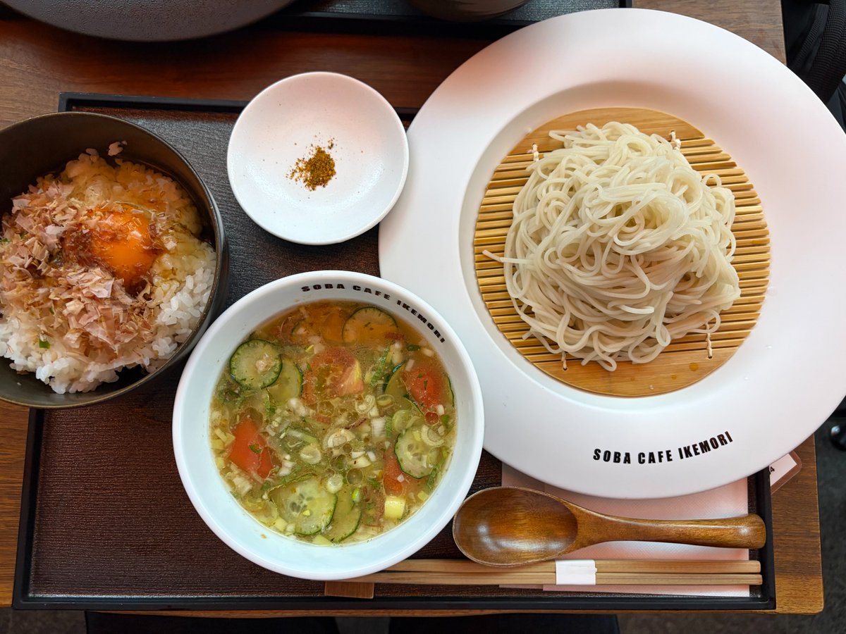 気温が高い日には、冷や汁つけそばがおすすめです。 冷たいつゆに香味