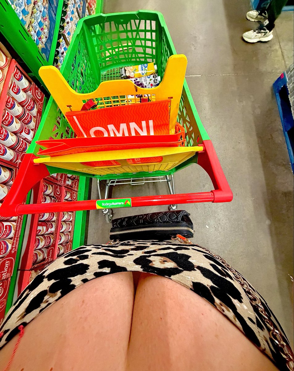 SusyQGDL's tweet photo. La foto de ayer 📸🍒 haciendo compras 🛒 en la Bodega Aurrerá.

 #Zapopan #Mujer #tapatia https://t.co/DIJ6Pi8ouY