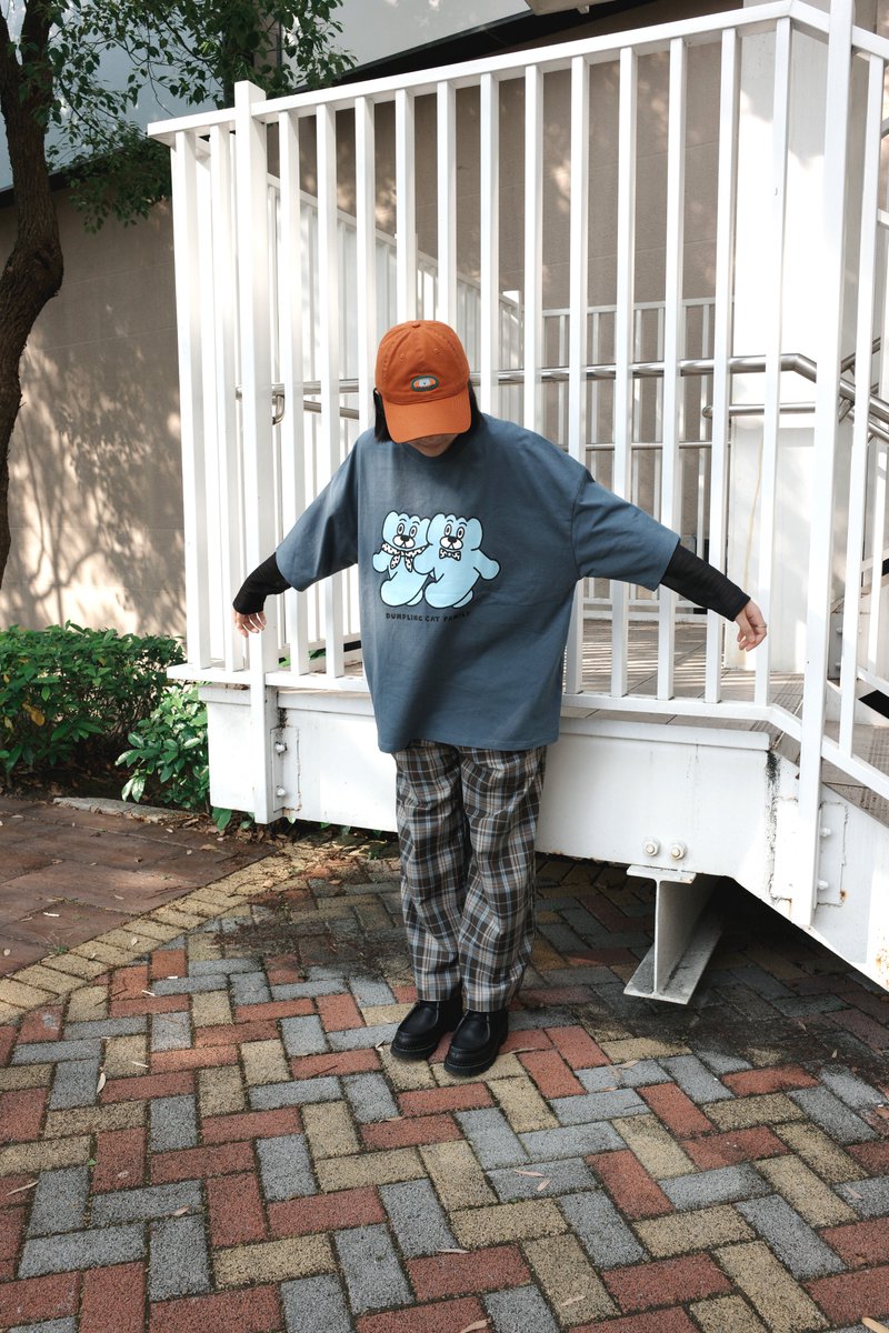 claboratoryscom's tweet photo. MANGO ART COMPANY取り扱い作家のDUMPLING CAT FAMILYのキャラクターがTシャツになりました！ 
「大人げない大人の服」をコンセプトに、大人が着るリラックスしたデイリーウェアを提案するコレクションブランド「FRAPBOIS （フラボア）」から発売しております。 
https://t.co/J8e2W2FWyf https://t.co/ecfmqrhMIW