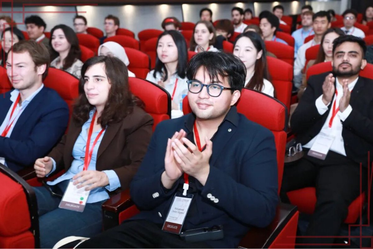 PKUYCA's tweet image. Delegates heard remarks from YCA Dean Dong Qiang, Jean-Pierre Raffarin, former #PrimeMinister of the #French Republic and Shuhsi Hsü Chair Professor of Yenching Academy, as well as a #keynote speech by Li Daokui, Director of the Academic Centre for Chinese Economic Practice and