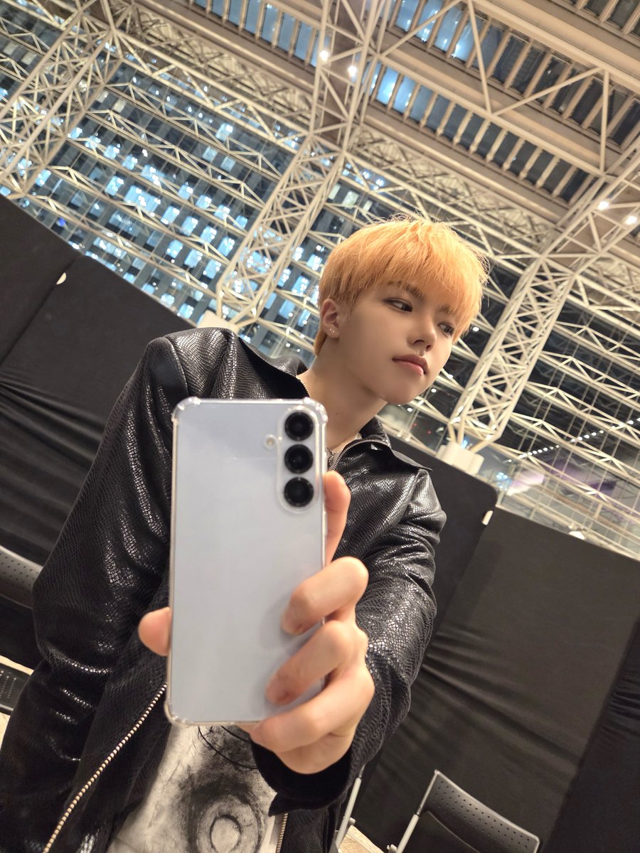 ALL(H)OURS tweet media